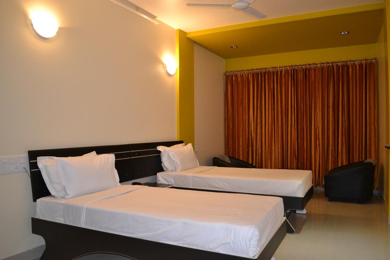 Hotel Embassy International Latur Exterior photo